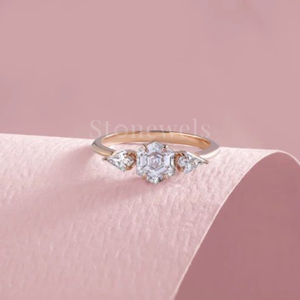 Anillo de diamante hexagonal de oro y plata Original, joyería de declaración moderna con piedras laterales de cometa, moissanita cultivada en laboratorio para mujer - Product Image 2