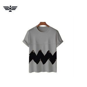 T-shirt graphique bleu ciel avec imprimé vagues abstraites |   T-shirt en coton décontracté personnalisé pour hommes et femmes - Product Image 1