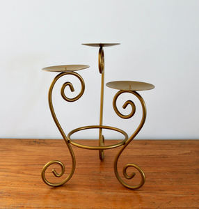 Soporte de luz de té de metal de hierro Soporte de candelabro recubierto de oro de calidad con función de iluminación Centro de mesa o decoración para oficina en casa - Product Image 1