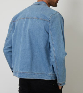 เสื้อแจ็คเก็ตเดนิมกันลมสำหรับผู้ชายแบบสั่งทำพิเศษ คอตั้ง โลโก้ด้านหน้า ซับในขนแกะแบบกลับด้านได้ ซับในผ้าฝ้าย ลายนูนสไตล์วินเทจ - Product Image 3