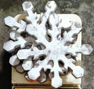 Los últimos productos de decoración navideña como copos de nieve en aluminio en bruto colgantes utilizados como adornos en el árbol de Navidad y la decoración del hogar - Product Image 2