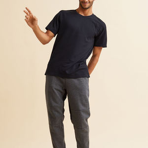 กางเกงวอร์มเข้ารูปแบบมีกระเป๋า - Product Image 1