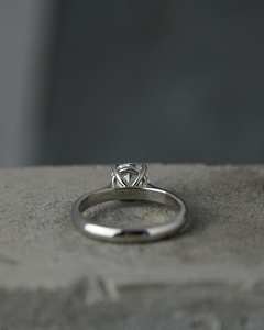 Bague de fiançailles solitaire blanche ronde de 6.5mm | Bague classique en or ou en argent pour femmes | Bijoux Moissanite CZ - Product Image 3