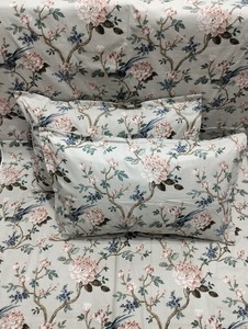 Sábanas de algodón 100% hechas a medida en diferentes diseños y varios tamaños en flor grande diseñadas sobre tela base blanca. - Product Image 5