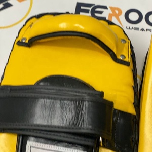 แผ่นรองเตะฝึกซ้อม Fairtex สีเหลืองดำ แบบโค้ง คุณภาพพรีเมียม ผลิตตามสั่ง ทำจากหนังแท้ สำหรับคิกบ็อกซิ่ง - Product Image 6