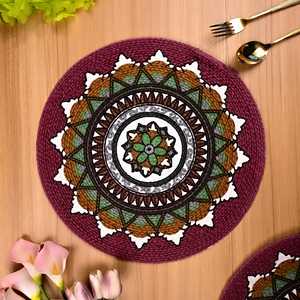 Juego de Manteles Individuales Modernos Color Granate con Diseño Floral Trenzado, Hechos a Mano, Impermeables, de Algodón, PVC, Silicona y Papel, Técnica de Tejido, para Hogar, Bodas, Hoteles - Product Image 1