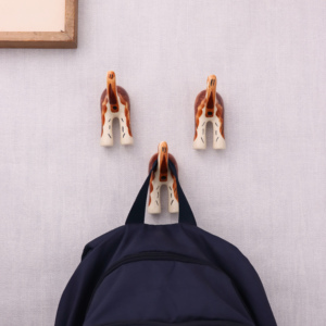 ไม้แขวนเสื้อเซรามิกทำมือสีน้ำตาลและสีขาวรูปหางสุนัข ใช้ซ้ำได้ แข็งแรง ทนทาน สำหรับแขวนหมวก กระเป๋า เสื้อผ้า ขายส่ง CWH-28-3 - Product Image 3