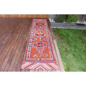 Alfombra Vintage de 2.6x10.8 pies, Alfombra Turca Herki, Alfombra de Lana con Rayas Naranjas - Product Image 1