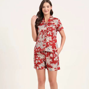 Ensemble de pyjama d'été léger pour femme en coton 100% imprimé à la main avec des motifs floraux rouges - Bouton doux à manches courtes, séchage rapide, respirant - Product Image 1