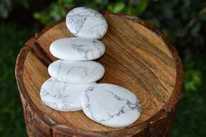 Vente en gros Howlite Worry Stone Naturel Véritable Cristal Blanc Gemme Énergie Soulagement Du Stress Poche Paume Pouce Pierres Forme Ovale - Product Image 3