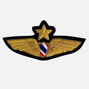 BADGE ROYAL brodé à la main conception 3D Logo personnalisé sacs de badge nominatif à coudre taille personnalisée tissu feutre fer métal émail techniques - Product Image 1
