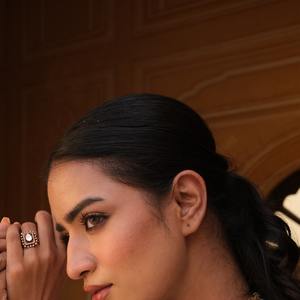 แหวนเงินแท้ 925 ประดับเพชรโพลกี้และพลอยสีเขียว รุ่น “Verdant Blossom” ดีไซน์หรูหรา สำหรับผู้หญิงและเจ้าสาว - Product Image 2