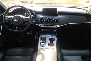 Livraison rapide pour Kia Stinger GT2 2021, 365 ch, V6 biturbo, très bien équipée, en parfait état - Product Image 4