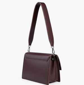 กระเป๋าหนังสีน้ำตาลเบอร์กันดีแบบสะพายข้างสำหรับผู้หญิง สายสะพายกว้าง กระเป๋าสะพายไหล่ทรงสี่เหลี่ยมแบบมินิมอล ลายลูกกวาด ซิป แฟชั่น - Product Image 3