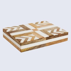 Boîte à bijoux en résine de conception minimaliste moderne de haute qualité fabriquée à la main pour les boutiques de détail et de cadeaux - Product Image 2