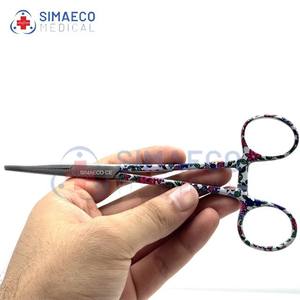 Nuevos fórceps de arteria Estilo floral Tijera de vendaje de enfermería Tijera médica y quirúrgica Impresión de logotipo personalizable OEM y ODM - Product Image 1