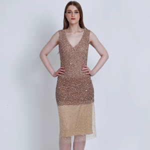 Vestido de Fiesta Dorado Hecho a Mano con Adornos, Sin Mangas, para Mujer, con Cuello en V y Detalle de Dobladillo Transparente para Cócteles Nocturnos - Product Image 1