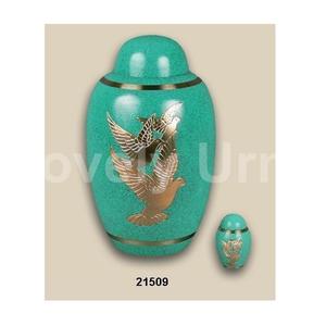 Urna de diseño de pájaro grabada Urna funeraria Urna de cremación para cenizas humanas-Hecho a mano en latón-Adecuado para cementerio - Product Image 1