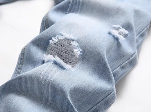 กางเกงยีนส์ผู้ชายผ้าฝ้ายแท้ขาตรงสีฟ้าอ่อนสไตล์ฮิปฮอป - Product Image 6