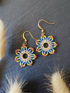 Pendientes bordados de joyería de moda de la India Pendientes de cuentas hechos a mano para mujeres y niñas de la India - Product Image 4