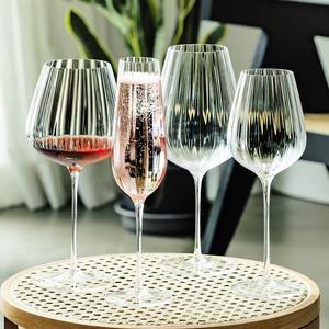 Un verre à champagne ou à vin transparent permet aux buveurs de mieux apprécier la texture et le mouvement de la boisson. - Product Image 1