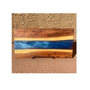 Planche à découper personnalisable en résine rivière et bois pour restaurants couleur blanche avec options de taille pour une utilisation en service coupé - Product Image 6