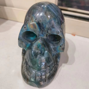 Crânes de cristal d'apatite bleue de haute qualité sculptés à la main pour la décoration vente en gros en vrac pour la décoration spirituelle et la décoration intérieure - Product Image 1