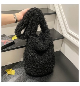 Bolso de Piel de Visón para Mujer, Largo, Esponjoso y Bonito, con Cierre de Cordón y Correa de Hombro con Cadena de Perlas - Product Image 5