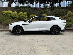 SD7VUJBW5RTV11216 2024 รถเอสยูวีหรูหรา ขับเคลื่อนสี่ล้อ เครื่องยนต์ 4.0 ลิตร ทวินเทอร์โบ V8 542 แรงม้า แรงบิด 700 นิวตันเมตร ความเร็วสูงสุด 291 กม./ชม. ไมล์น้อย รับประกันจากโรงงาน 3 ปี - Product Image 6