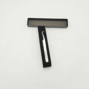 Pince à cils en acier inoxydable poli à 90 degrés avec logo personnalisé Pince à cils de soins personnels avec design durable - Product Image 2