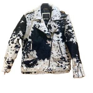 Chaqueta de piel de vaca hecha a mano con estilo chaqueta de cuero personalizada hecha a mano y realista chaqueta de moto para mujer - Product Image 1