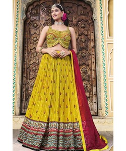 LehengaCholi de mariage pour bébés filles en style pakistanais imprimé avec miroir - Product Image 1