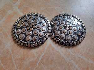 Concho de metal de latón hecho a medida con trabajo de incrustaciones y grabado en múltiples colores idea para hacer cinturones adecuados para reventa - Product Image 3