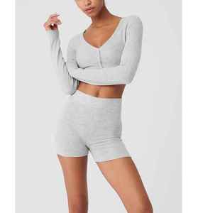 ชุดโยคะของผู้หญิงกางเกงขาสั้นสองชิ้นใส่สบาย & เสื้อตัวบนมีตะเข็บโอเวอร์ล็อก - Product Image 1