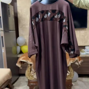 Abayas pour femmes élégantes et modestes brodées à la main avec fil baggy et travail de la pierre Robes formelles traditionnelles de Dubaï Tissu respirant - Product Image 1