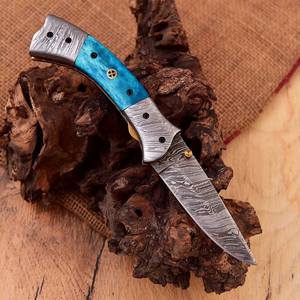 Couteau pliant en acier damassé de haute qualité avec gaine en cuir OEM personnalisable pour une utilisation en extérieur - Product Image 1