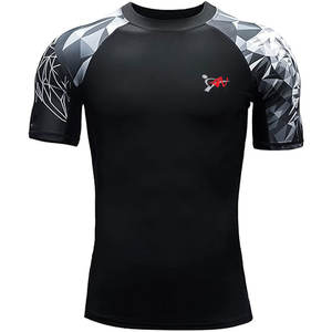 Meilleur rashguard à manches courtes, tissu léger pour la natation, le MMA et l'entraînement - Product Image 1