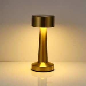 Lámpara de Escritorio LED de Estilo Europeo Ajustable, Táctil, Negra y Blanca, de Hierro, con Certificación ROHS, Diseño Simple, 50000 Horas de Duración, para Dormitorio de Hotel - Product Image 4