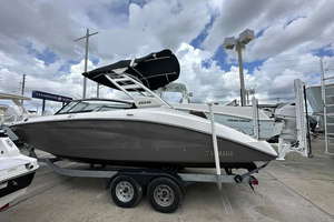 Yamaha 252SE 2023 Usada, 360hp, Jet-Drive, Fibra de Vidrio, Poliéster, Motor Interior, JetBoat, Deporte, Ocio, Familia, Aventura, con Remolque - Product Image 6