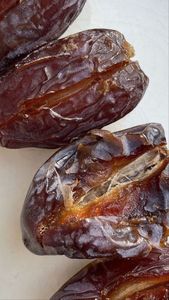 Dátiles secos orgánicos Sabor dulce Aceite conservado Patrón en rodajas Embalaje a granel Precios CIF competitivos FD AD Secado Grado de exportación - Product Image 3