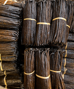 Dried <b>Vanilla</b> <b>Beans</b> 16-18 cm Bourbon Planifolia Pesticide Free Sun-Dried Premium Quality - Product Image 2
