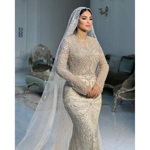 Robe de mariée moderne en cristal ivoire, coupe sirène/trompette, traîne balai/brosse, 100 % polyester, plissée et décorée - Product Image 2