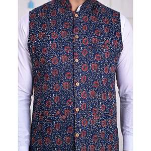 เสื้อแจ็คเก็ตลำลองผู้ชายสำหรับฤดูหนาว ผ้าฝ้าย 100% ลายพิมพ์บล็อก ตกแต่งกระดุม กันน้ำ มีซิป ปักลาย มีฮู้ด ไซส์ XS - Product Image 2