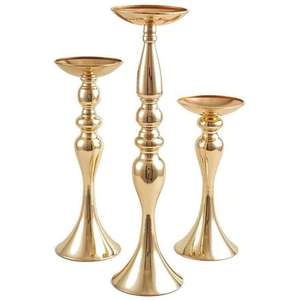 Bougeoir en laiton fabriqué à la main avec des détails en relief complexes et une finition luxueuse d'inspiration vintage pour la décoration intérieure - Product Image 2