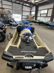 Remise sur le jet ski Sea-Doo Wake Pro 230 300 ch 2025 avec moteur en aluminium 2 temps de 1800 cm³ pour usage automobile - Product Image 3