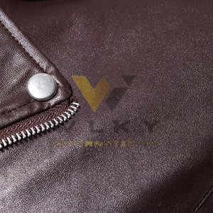 Chaqueta de Invierno de Cuero para Hombre, Moderna y a la Moda, con Interior Suave y Corte Elegante que Realza tu Estilo Seguro - Product Image 4