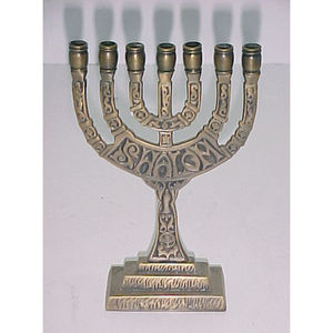 Motif en relief Premium Royal Look Luxures Fantaisie Menorah Bougeoir Vente Chaude Vintage Classique Look Candélabre Menorah - Product Image 1