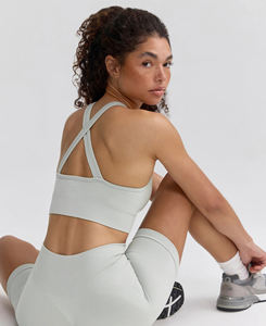 Soutien-gorge léger en spandex sans couture, grande taille, écologique, à bretelles croisées avec logo frontal, idéal pour le sport, le fitness et les vêtements de sport - Product Image 5