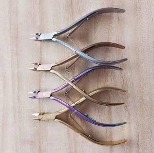 Pince à cuticules professionnelle en acier inoxydable allemand argenté, pince à ongles professionnelle pour manucure, pince à cuticules argentée Pakistan - Product Image 6