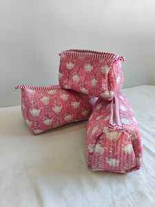 Juego de 3 Bolsas de Maquillaje Acolchadas de Algodón con Estampado Floral y Cierre de Cremallera, Ligeras para Viajar - Product Image 5